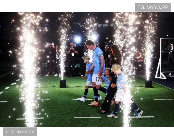 德布劳内挥手告别瓜迪奥拉，曼城传奇谢幕彰显团队精神