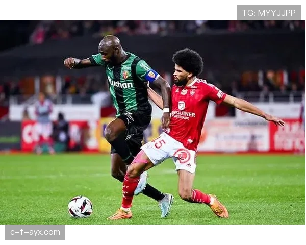 洛里昂强势逆转取胜，韧性十足表现抢眼