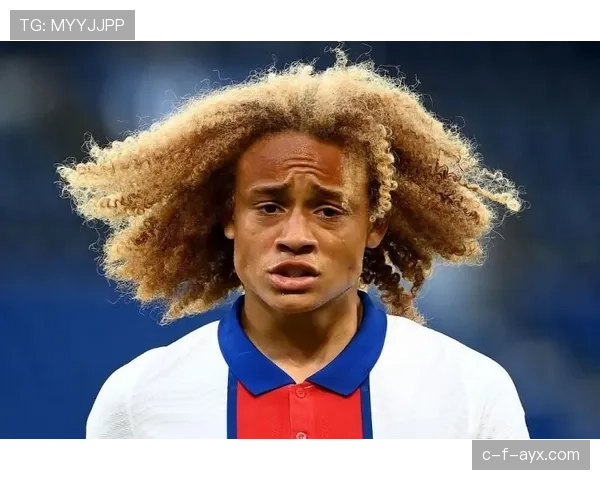 哈维·西蒙斯凭独特视野持续闪耀足坛，新星未来可期