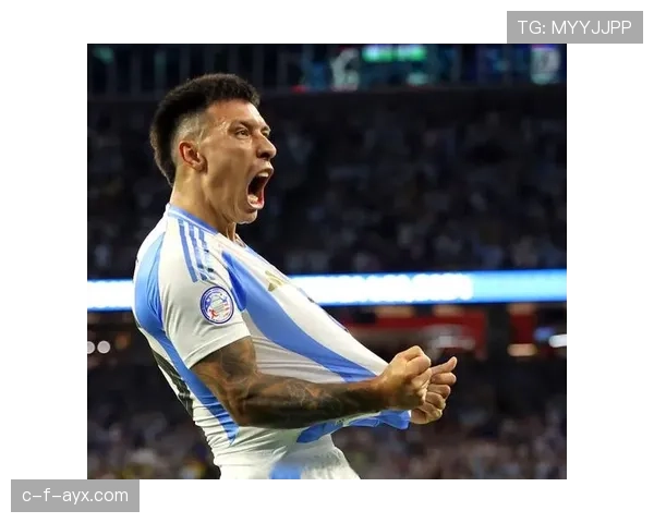 利桑德罗·马丁内斯在新赛季展现强悍防守,提升球队后防线稳定性 利桑德罗·马丁内斯在新赛季展现强悍防守,提升球队后防线稳定性