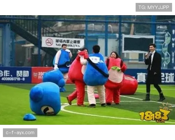 胡金秋拎着名牌菜篮子排队买菜，我笑到停不下来